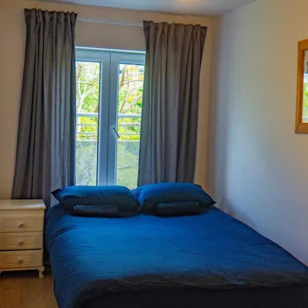 Daire Comfortable 2-bedroom Near Airport