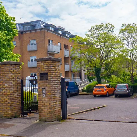 Comfortable 2-bedroom Near Airport * Dublin