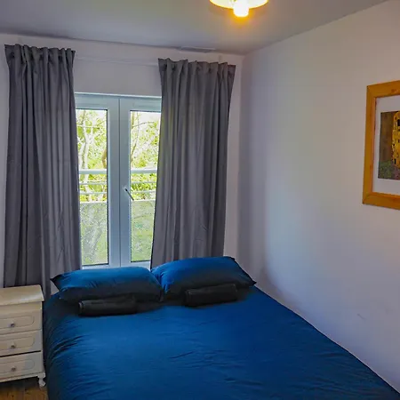 Lägenhet Comfortable 2-bedroom Near Airport *