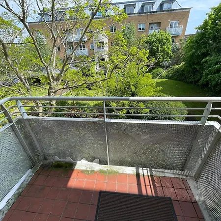 Comfortable 2-bedroom Near Airport *