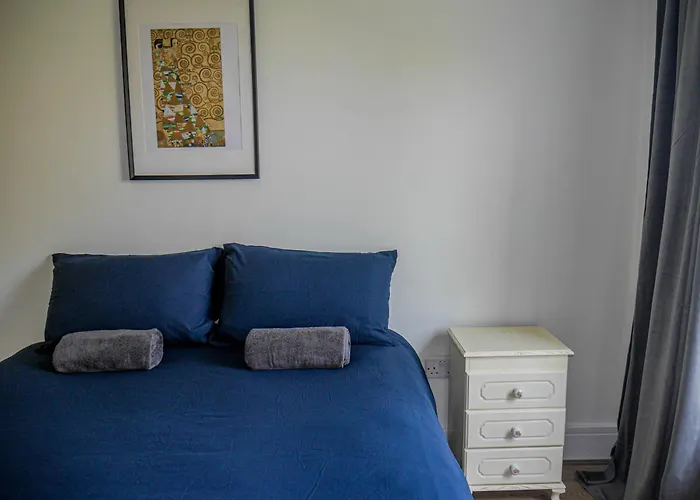 Comfortable 2-bedroom Near Airport Appartement *