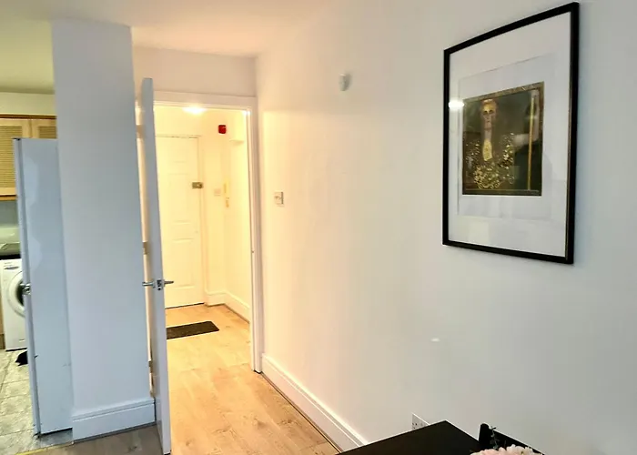 Appartement Comfortable 2-bedroom Near Airport *