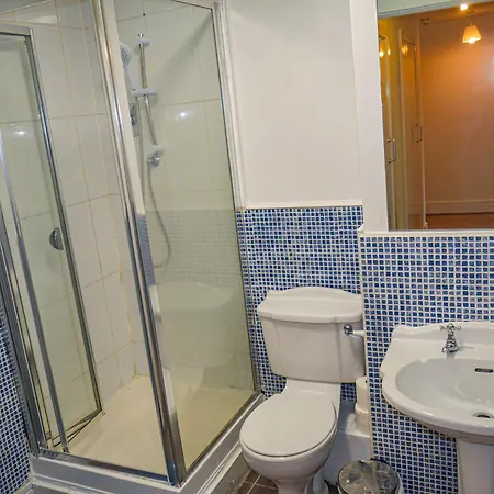 Comfortable 2-bedroom Near Airport