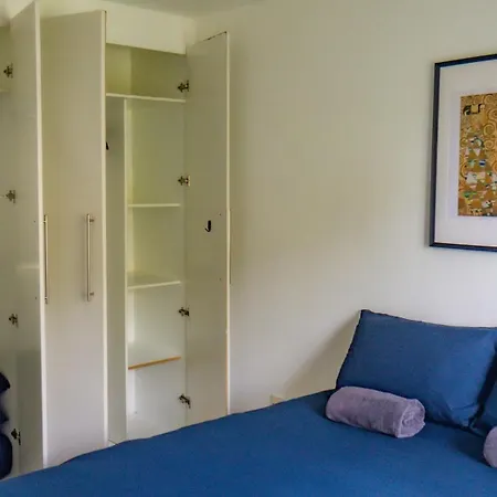 Comfortable 2-bedroom Near Airport *