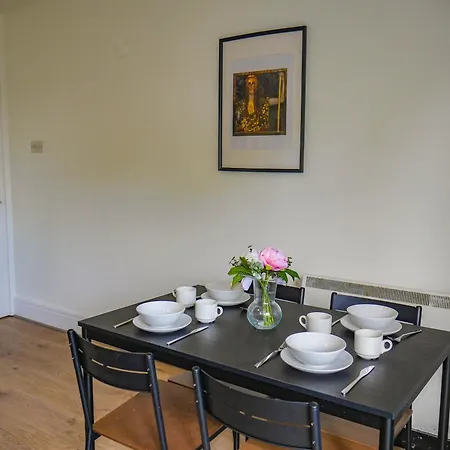 Apartment Comfortable 2-bedroom Near Airport Dublin