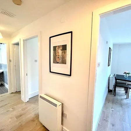 Lejlighed Comfortable 2-bedroom Near Airport