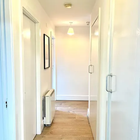 Comfortable 2-bedroom Near Airport Dublin