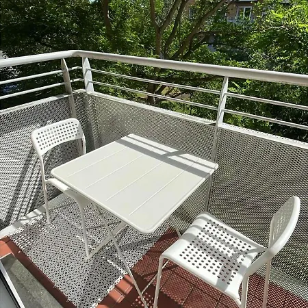 Comfortable 2-bedroom Near Airport *