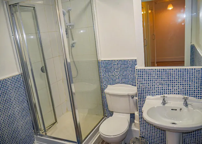 Comfortable 2-bedroom Near Airport