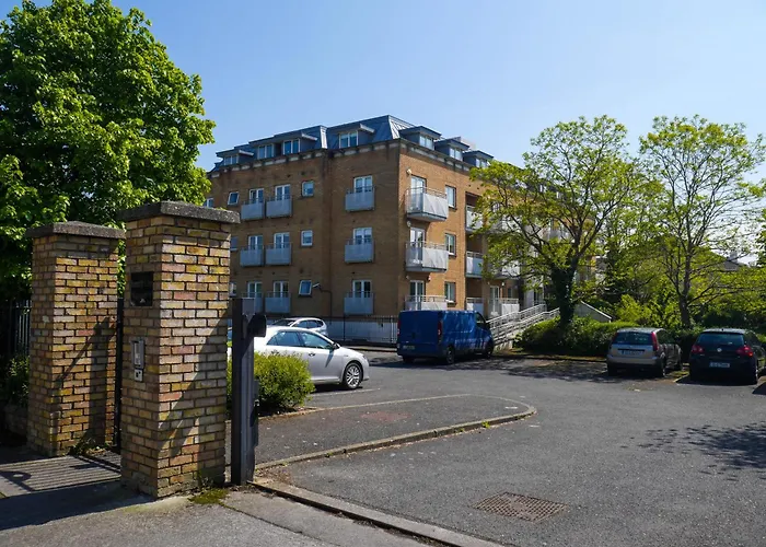 Apartman Comfortable 2-bedroom Near Airport *