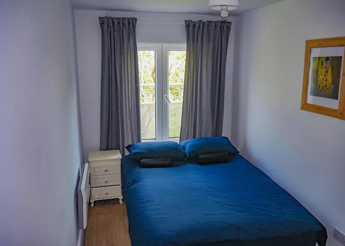 Comfortable 2-bedroom Near Airport Apartman