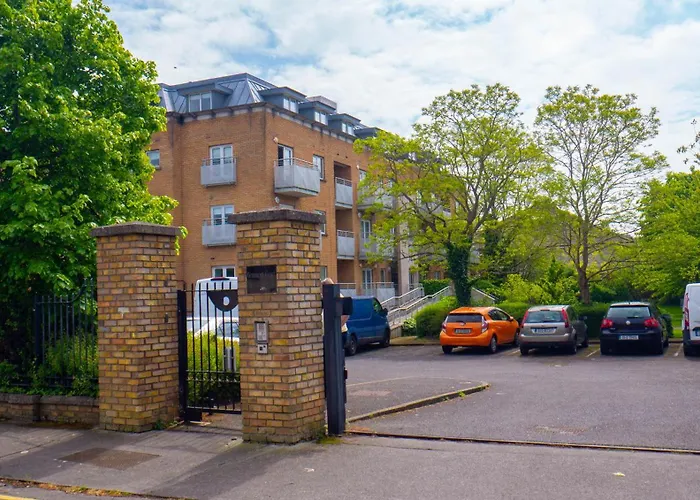 Comfortable 2-bedroom Near Airport * Dublin