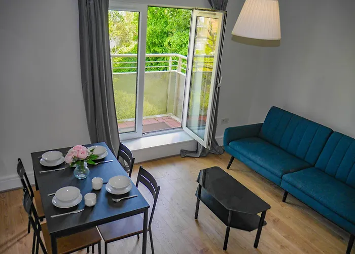 Comfortable 2-bedroom Near Airport Apartman