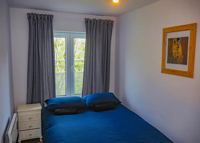 Apartman Comfortable 2-bedroom Near Airport *