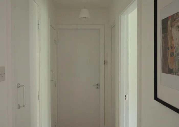 Comfortable 2-bedroom Near Airport