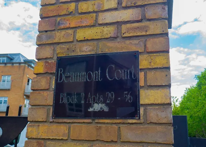 Comfortable 2-bedroom Near Airport Appartamento