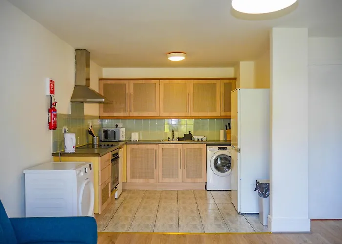 Apartman Comfortable 2-bedroom Near Airport *