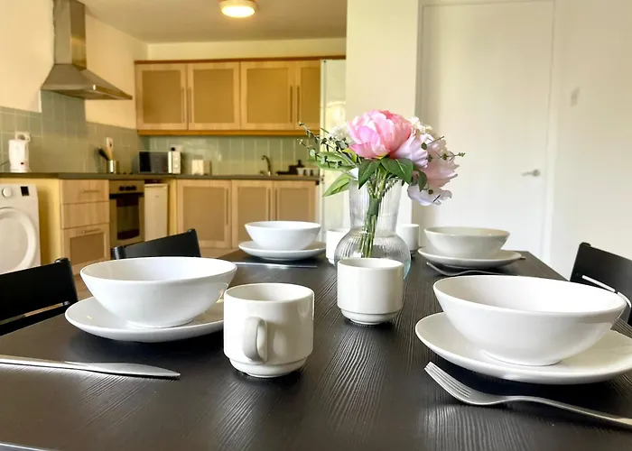 Apartman Comfortable 2-bedroom Near Airport *