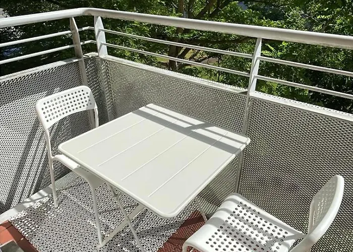 Comfortable 2-bedroom Near Airport *