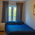 Lejlighed Comfortable 2-bedroom Near Airport