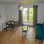 Lejlighed Comfortable 2-bedroom Near Airport