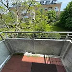 Comfortable 2-bedroom Near Airport *