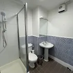 Comfortable 2-bedroom Near Airport Lejlighed