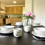 Lejlighed Comfortable 2-bedroom Near Airport *