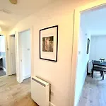 Lejlighed Comfortable 2-bedroom Near Airport
