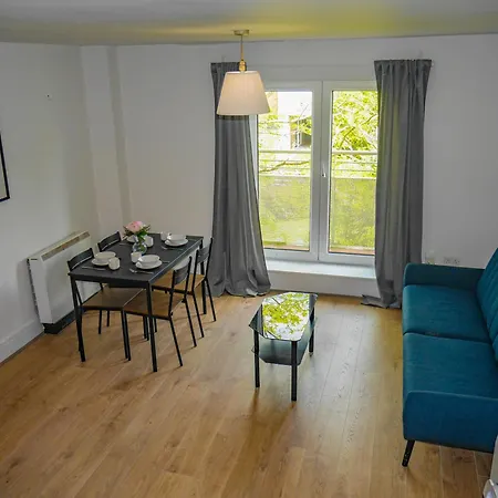 Appartement Comfortable 2-bedroom Near Airport