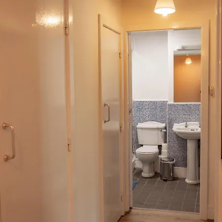 アパート Comfortable 2-bedroom Near Airport ダブリン